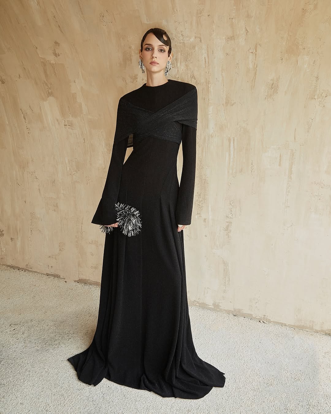 Elegant Black & White Satin Ma - đánh giá và giá Off White Belt