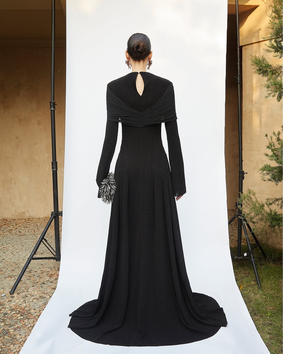 Elegant Black & White Satin Ma - đánh giá và giá Off White Belt