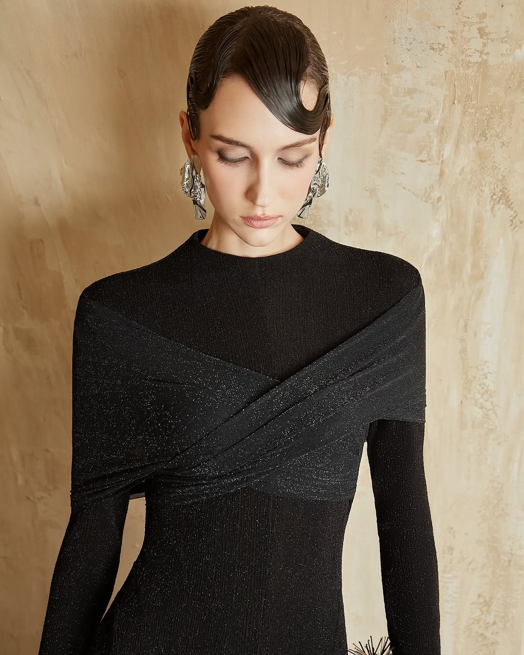 Elegant Black & White Satin Ma - đánh giá và giá Off White Belt